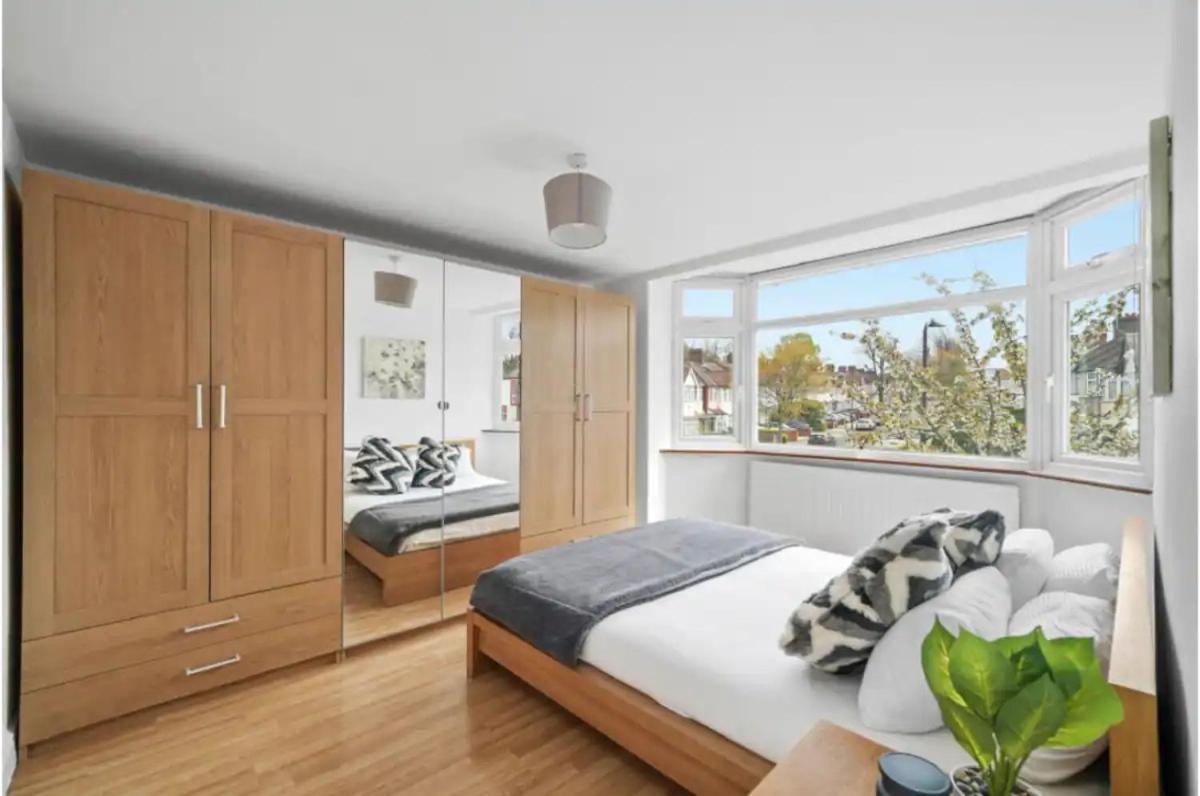 Hanger Lane Hububb Appartement Londen