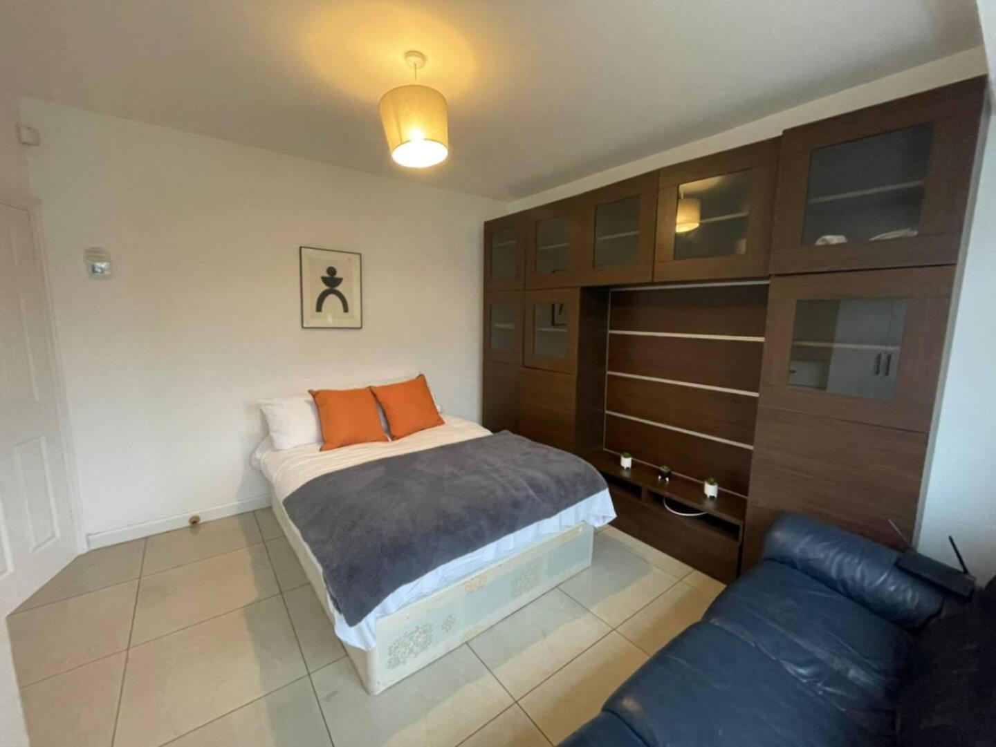 Hanger Lane Hububb Appartement Londen